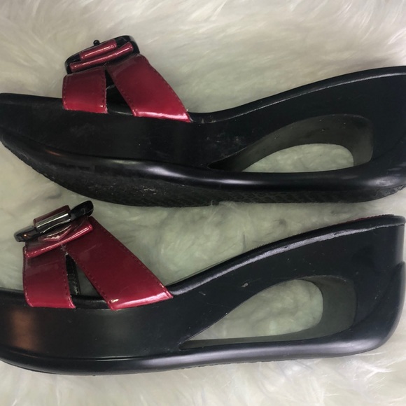 Calvin Klein red slides - Picture 4 of 4
